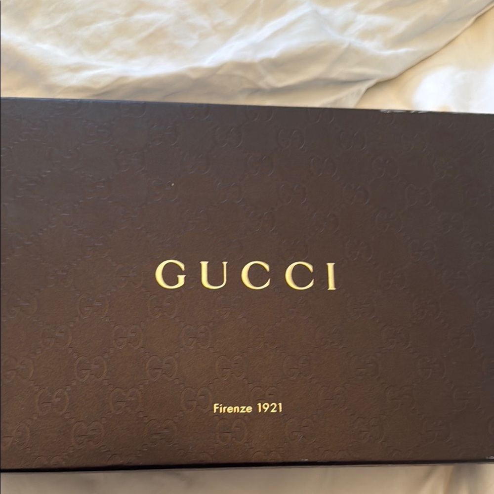 Gucci Black Wedge Shoes with Elegant Design - Picture 5 of 6